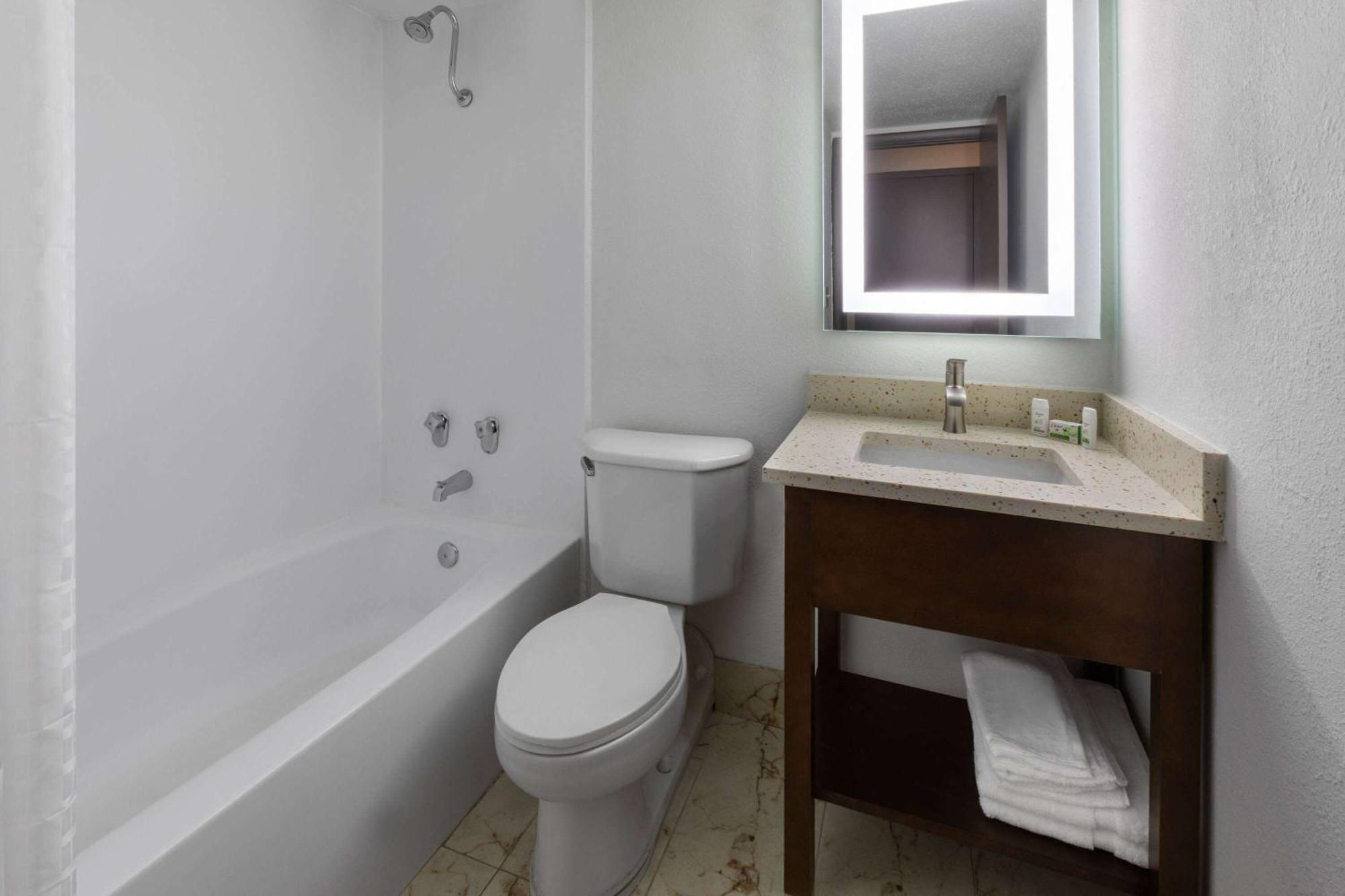 Wingate By Wyndham Troy Hotell Exteriör bild